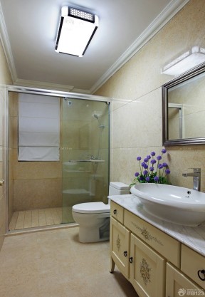 简约卫浴展厅装修效果图 玻璃淋浴间装修效果图