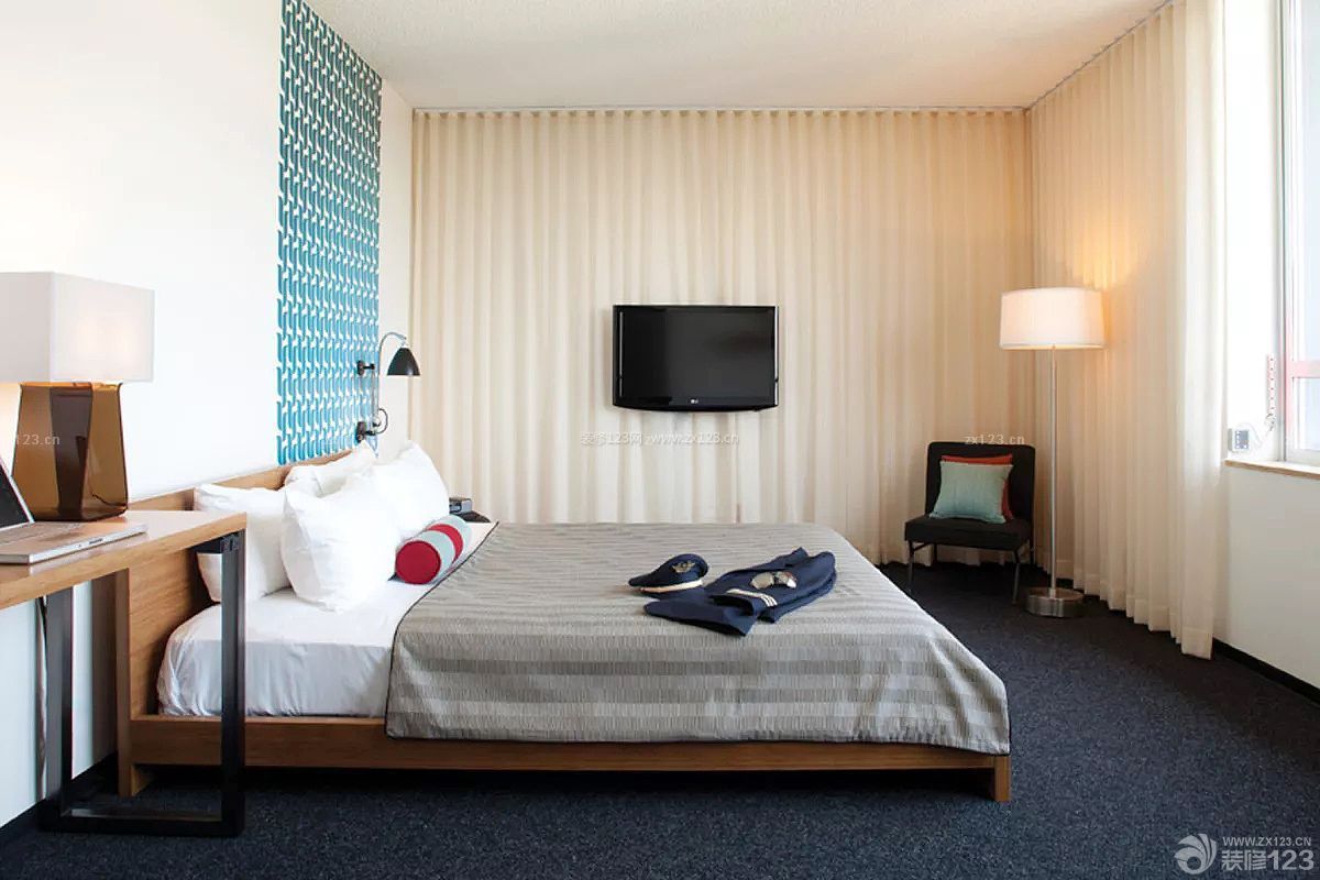 小型卧室纯色窗帘设计装修效果图片