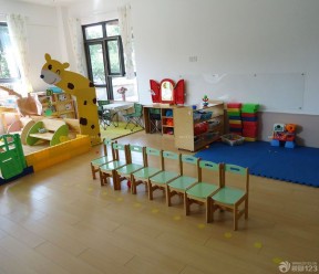 上海幼儿园装修 浅色木地板