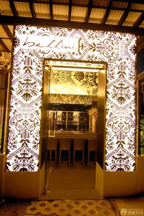时尚酒吧门面古典花纹图案装修图
