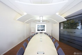 会议室不规则几何形吊顶设计装修效果图片