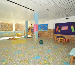 国外豪华幼儿园室内吊顶设计装修效果图片