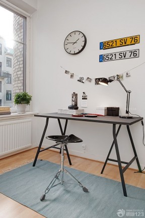 北欧风格卧室书桌写字台图片