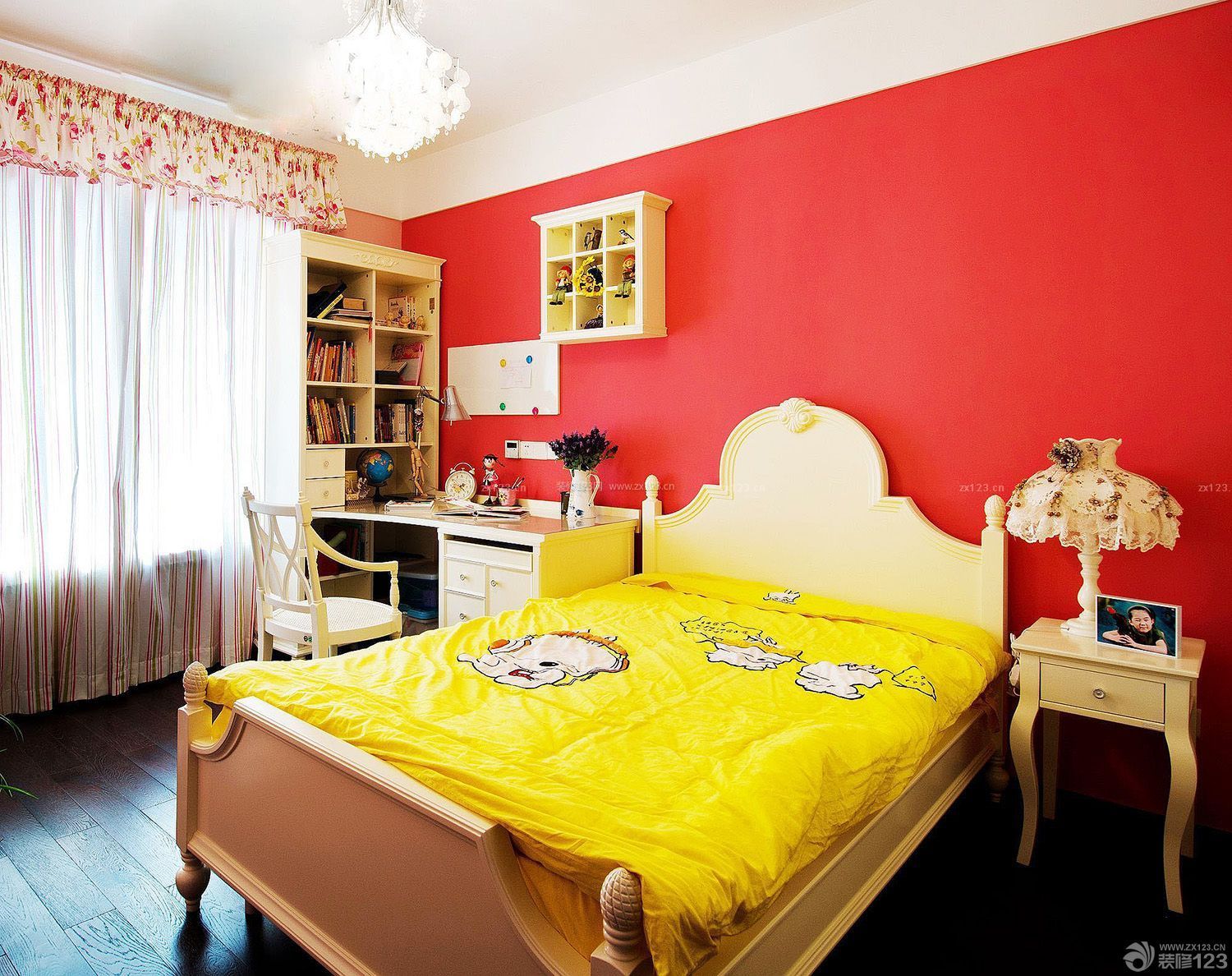 学生卧室红色墙面装修效果图片