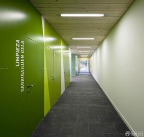 医院走廊绿色墙面背景装修效果图片