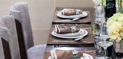 時(shí)尚現(xiàn)代餐廳餐桌桌布設(shè)計(jì)圖片