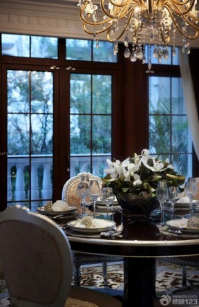 法式浪漫设计风格餐厅圆餐桌