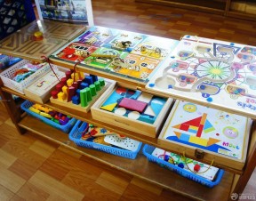 最新幼儿园室内仿木地板地砖装修效果图片