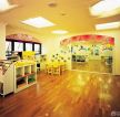 高端幼儿园室内深棕色木地板装修效果图片