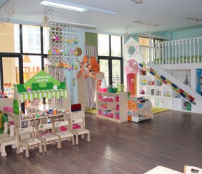 最新簡單幼兒園室內(nèi)原木地板裝修效果圖片