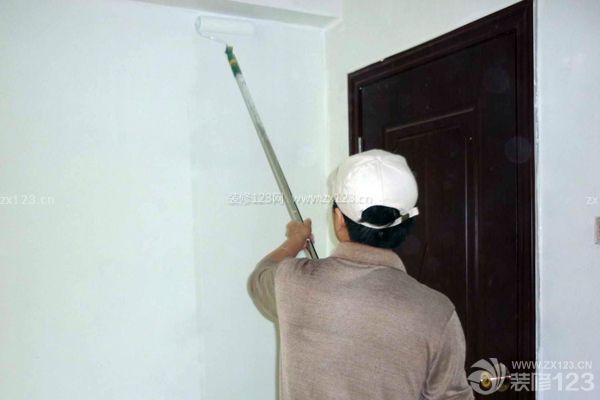 墙面刷油漆步骤4：刮腻子