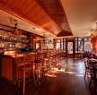 美式乡村酒吧深棕色地板装修效果图片