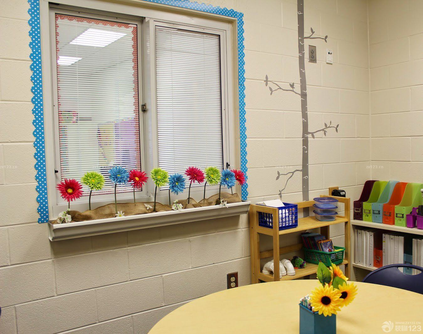 小型幼儿园室内门窗装饰设计图片