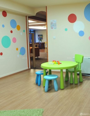 现代幼儿园装修设计欣赏 浅色木地板