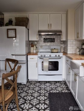 小户型整体厨房 地毯装修效果图片