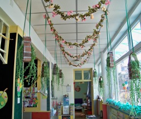 郑州幼儿园装修 幼儿园走廊吊饰装修图片