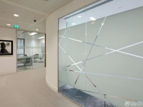 办公室玻璃隔断 小办公室设计效果图