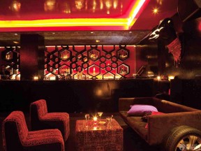 东南亚风格酒吧装修效果图 布艺沙发装修效果图片