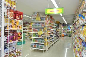 小型超市装修效果图 超市货架摆放效果图