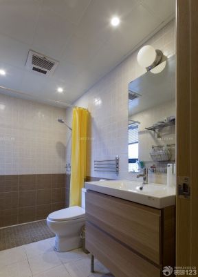 70平米两室一厅简约前卫装修效果 瓷砖卫浴装修效果图片