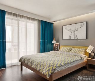 60平米两室一厅卧室蓝色窗帘装修效果图片