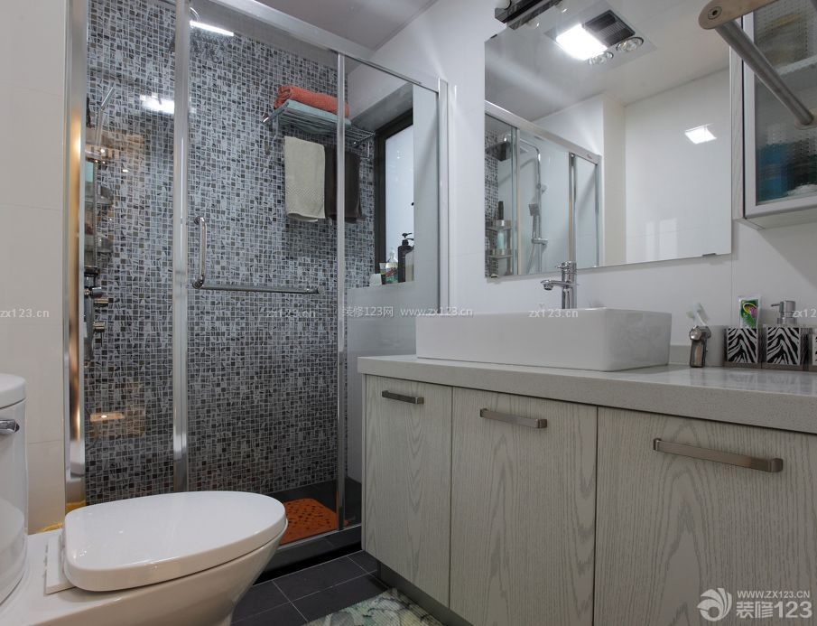 现代80平米房子浴室柜装修样板效果图片