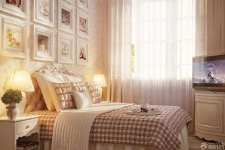 一室一厅50平方小户型卧室床头装饰画装修