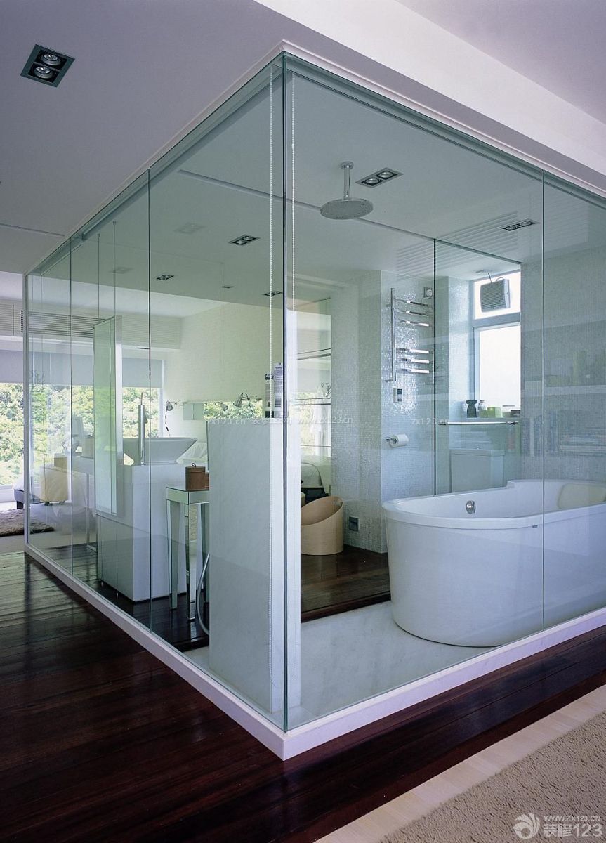 现代家装130平方房子浴室装修设计效果图片