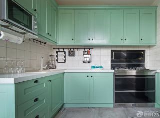 最新130平三室一厅两卫室内厨房橱柜装修风格效果图
