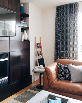 60平米小户型客厅带阁楼 真皮沙发装修效果图片
