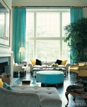 欧式家装客厅蓝色窗帘搭配效果图片