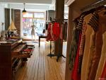 服裝店室內(nèi)原木地板裝修效果圖片