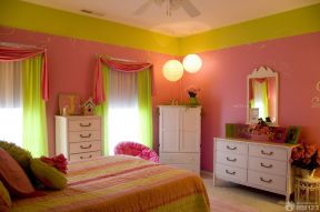 交换空间三室两厅一卫 粉色墙面装修效果图片