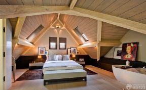 小型木屋别墅斜顶卧室装修效果图