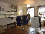 男服裝店室內(nèi)墻面置物架裝修效果圖片