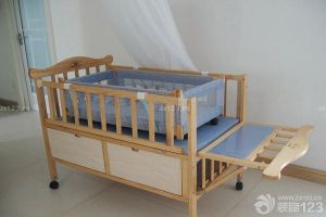 折叠婴儿床