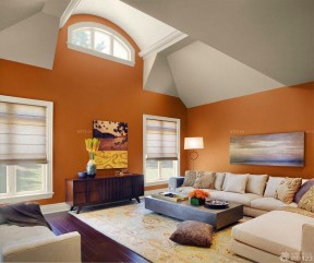 斜顶复式楼客厅橙色墙面装修效果图片