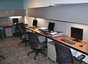 小型办公室电脑桌装修效果图片