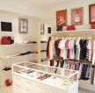 最新小型服装店展示柜装修效果图片