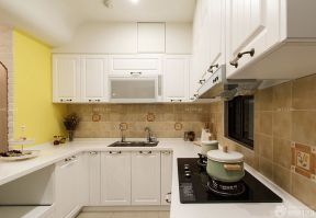 小厨房白色橱柜装修设计效果图片
