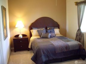 小卧室床设计 简约床头背景墙装修效果图