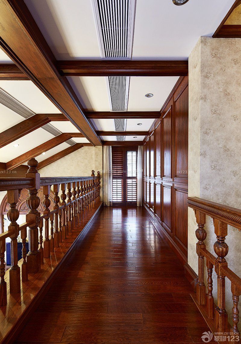 美式别墅设计实木楼梯扶手装修效果图 
