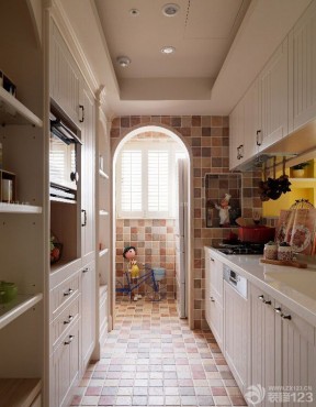 美式厨房拱形门洞装修效果图片