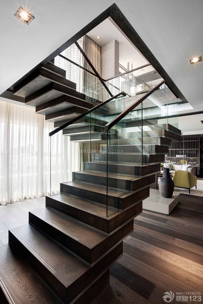 现代三层别墅玻璃楼梯扶手图片