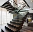 现代三层别墅玻璃楼梯扶手图片
