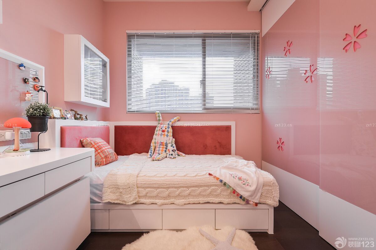 温馨女生房间粉色墙面装修效果图片