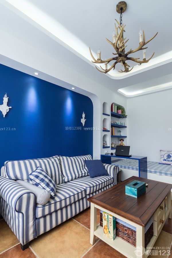 地中海风格客厅 沙发背景墙装修效果图片