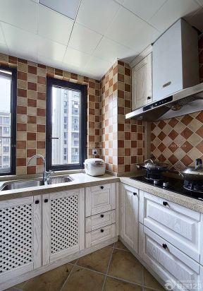简欧厨房设计 小格子砖墙面装修效果图片