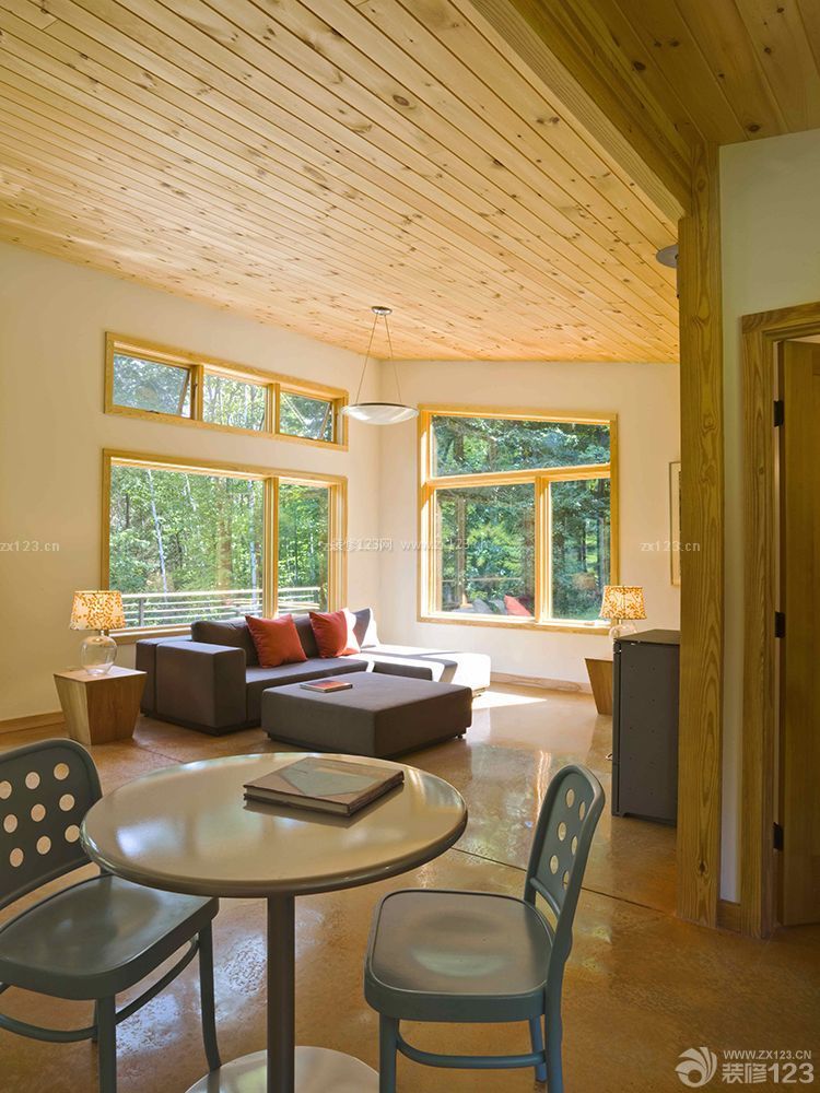 木屋别墅时尚现代风格客厅木质吊顶效果图片