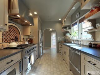 中小户型地中海风格家庭厨房拱门设计